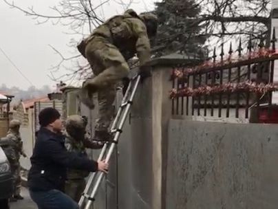 Прокуратура Криму підозрює двох громадян України у створенні антиукраїнських відеоматеріалів на замовлення спецслужб Росії