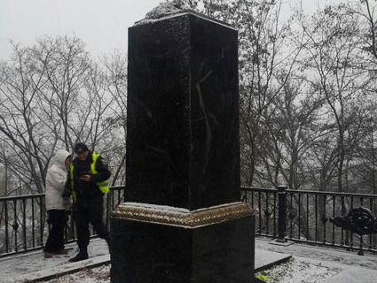 У Чернігові знайшли вкрадені пам'ятники Коцюбинському і Пушкіну – заступник мера