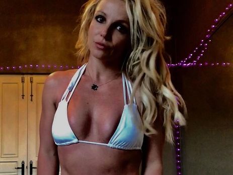 Спирс с сыновьями позировала на пляже