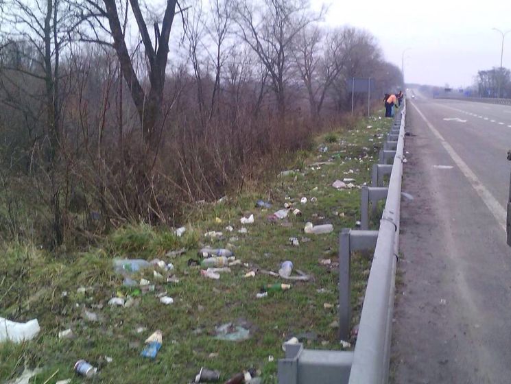 Мінінфраструктури України ініціює штрафи за сміття на узбіччях доріг – Омелян