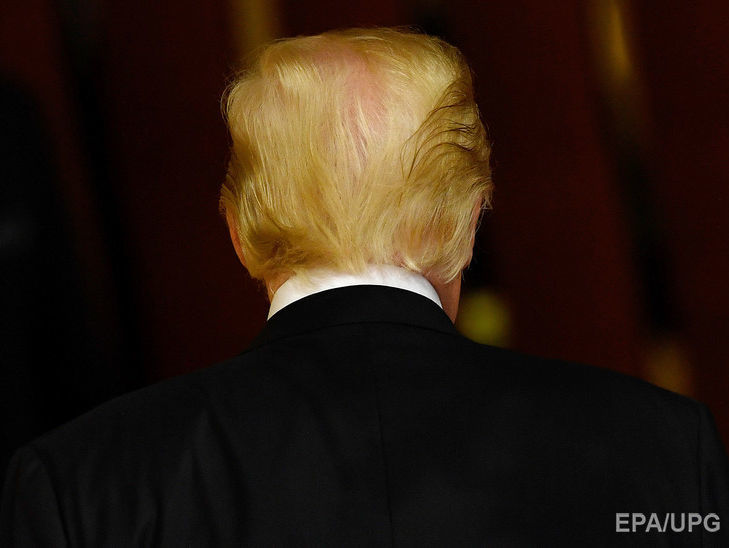 Журналіст Вулфф пояснив зачіску Трампа пересадженням волосся