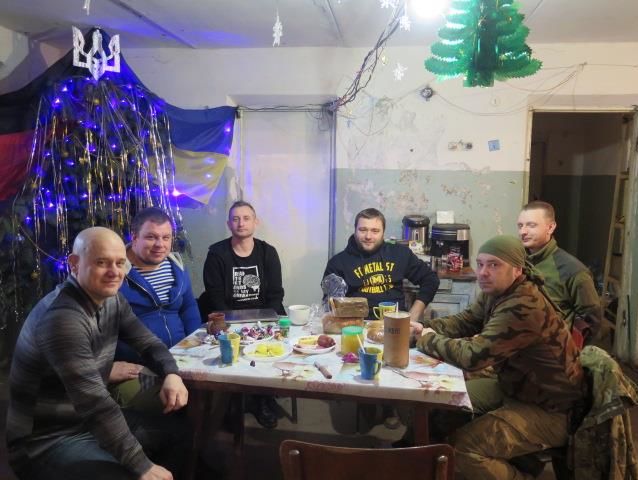 Жадан посетил Новолуганское после обстрела из "Градов": Чуда не будет. Будет война
