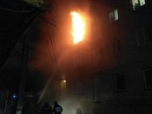 У Рівному горіла багатоповерхівка, рятувальники евакуювали понад 70 осіб. Фоторепортаж