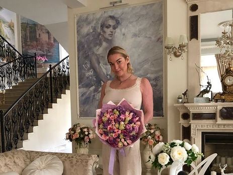 Волочкова прокатилась по мраморной лестнице своего дома