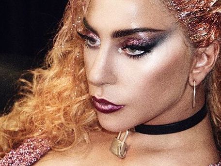 Леди Гага показала фигуру в купальнике