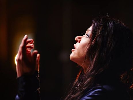 Руслана провела фотосесію в церкві. Фоторепортаж