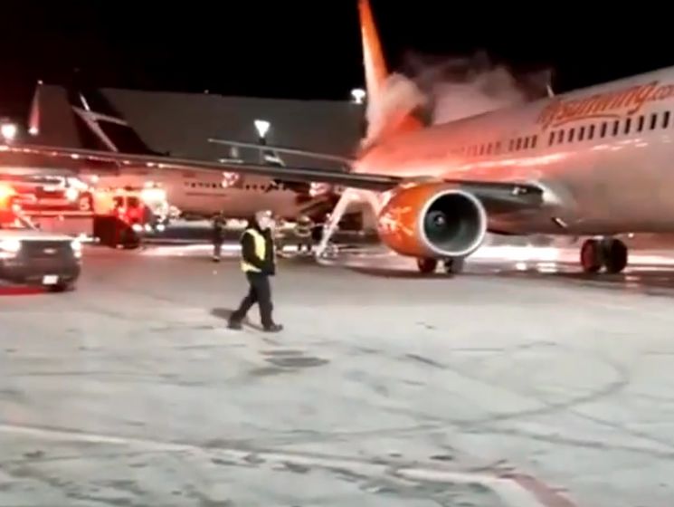 В аэропорту Торонто столкнулись два самолета. Видео