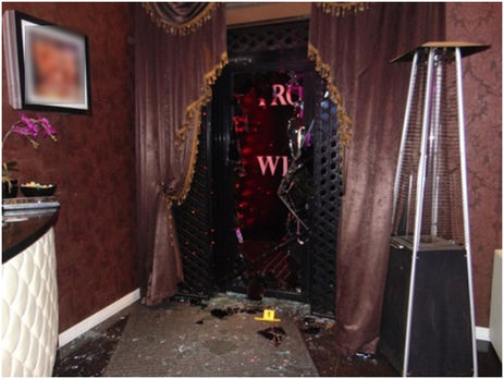 Поліція про стрілянину у стрип-клубі у Києві: Приїхали два мікроавтобуси, звідки вийшло приблизно 20 осіб. Вони вчинили бійку