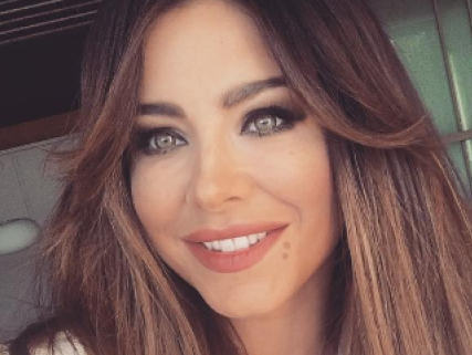 Ани Лорак в платье-комбинации поблагодарила поклонников за подписку на нее в соцсети