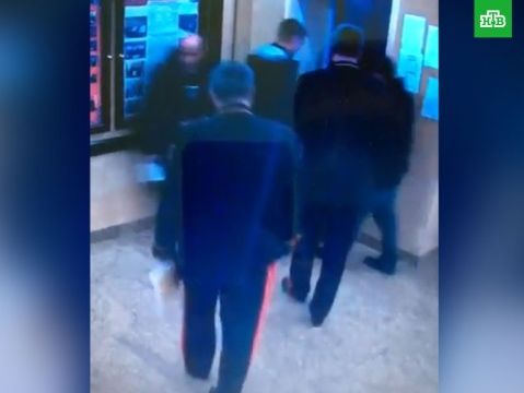 В РФ следователь полиции получил выговор за то, что не пропустил генералов в лифт