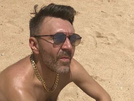 Шнуров показав оголене тіло