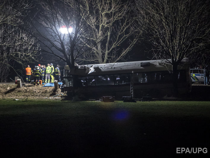 В Праге пассажирский автобус попал в ДТП: трое погибших и 45 раненых