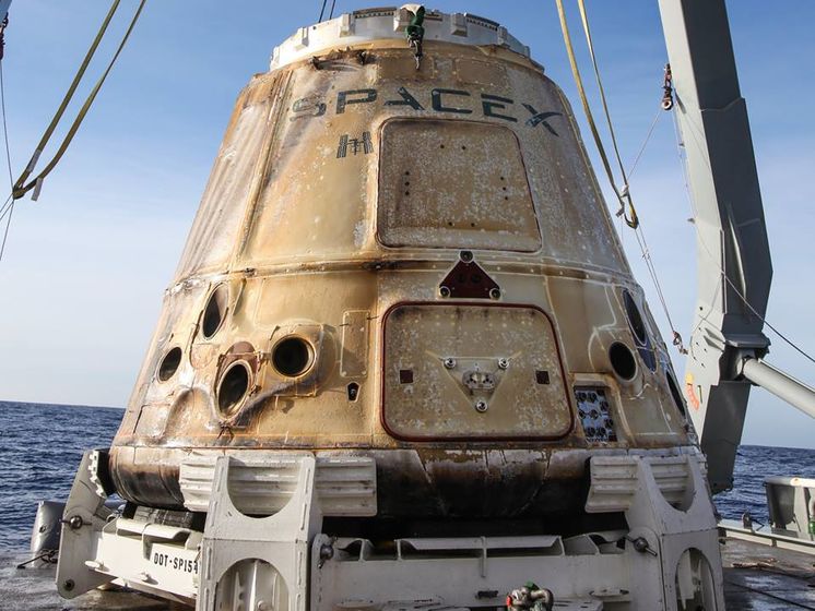 Космический корабль Dragon вернулся на Землю с МКС &ndash; SpaceX