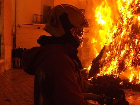 На карточном турнире в Португалии произошел пожар, восемь человек погибло, более 30 ранено