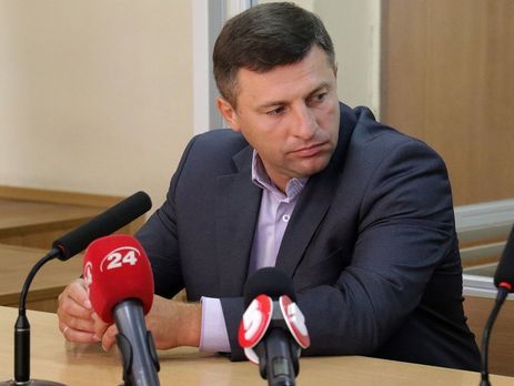 В суде объяснили восстановление в должности подозреваемого по 