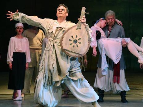 Сотрудники СБУ проводят обыск у артиста львовского балета, подозреваемого в сепаратизме