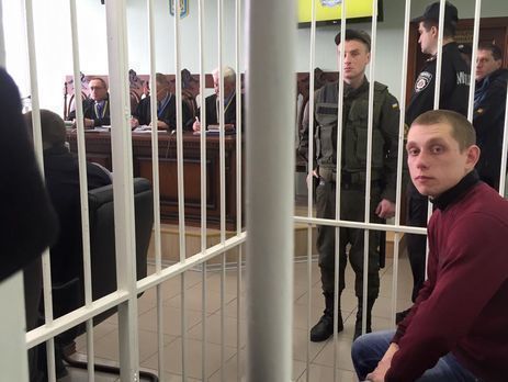 Суд на два месяца продлил меру пресечения патрульному Олейнику, подозреваемому в убийстве пассажира BMW