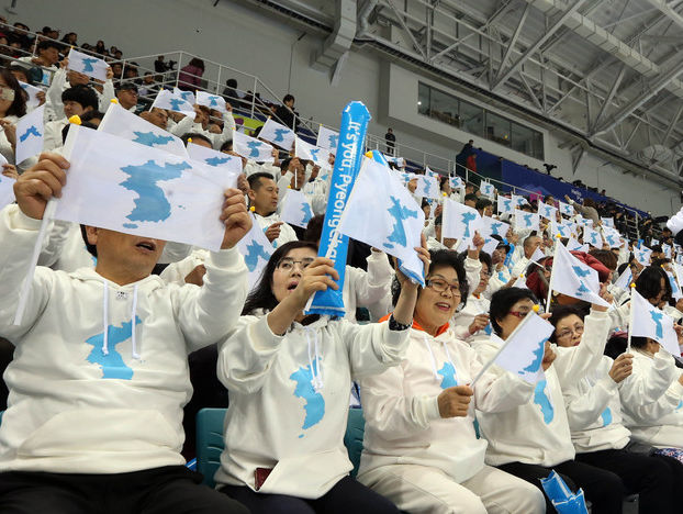 КНДР и Южная Корея согласились пройтись на церемонии открытия Олимпиады 2018 под одним флагом