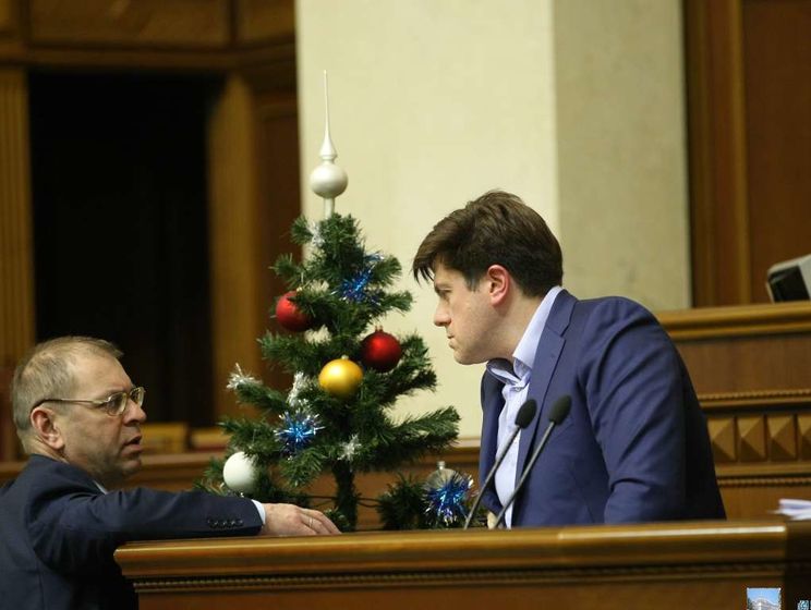 "Інтерфакс-Україна" стверджує, що Рада повернула згадку про Мінські угоди до тексту закону про реінтеграцію, Вінник спростовує це