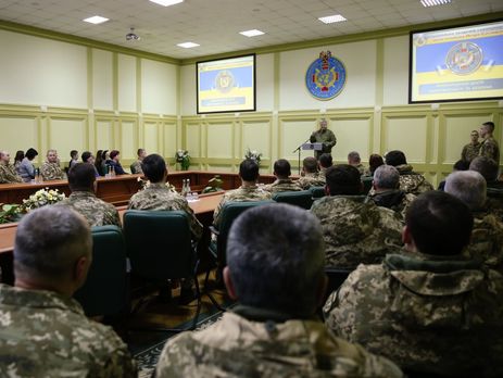 Порошенко сообщил, что в прошлом году для военнослужащих построили более 1000 квартир