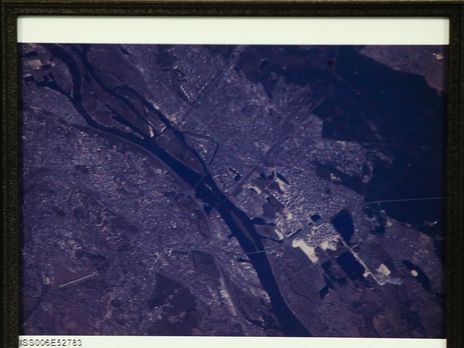 Генерал-губернатор Канади подарувала Порошенкові фото Києва з космосу