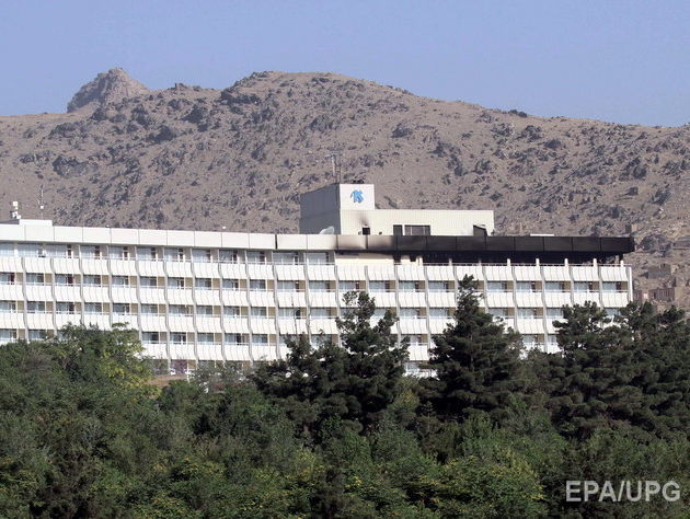 У Кабулі бойовики захопили готель і взяли заручників