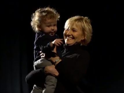 Дапкунайте впервые показала сына