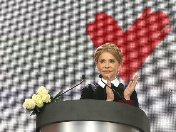 Тимошенко з невеликою перевагою випередила Порошенка у президентському рейтингу – опитування