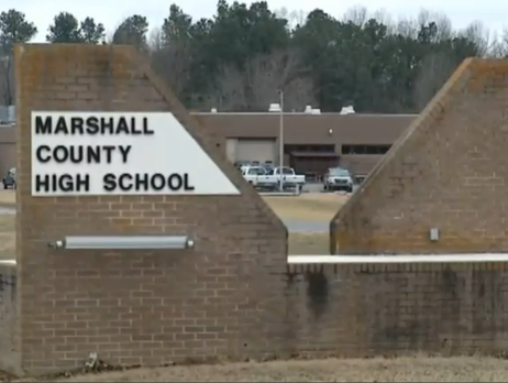 Стрілянина в американській школі: дві людини загинуло, 19 поранено