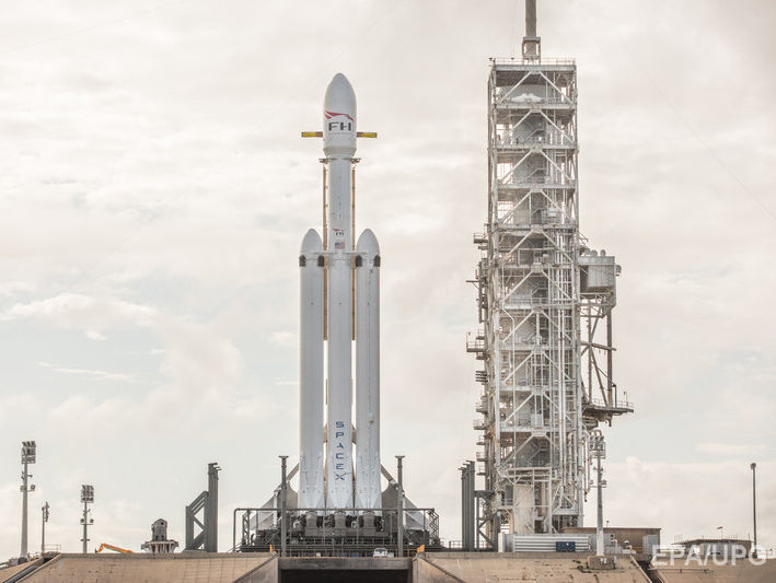 SpaceX випробувала надважку ракету Falcon Heavy. Відео
