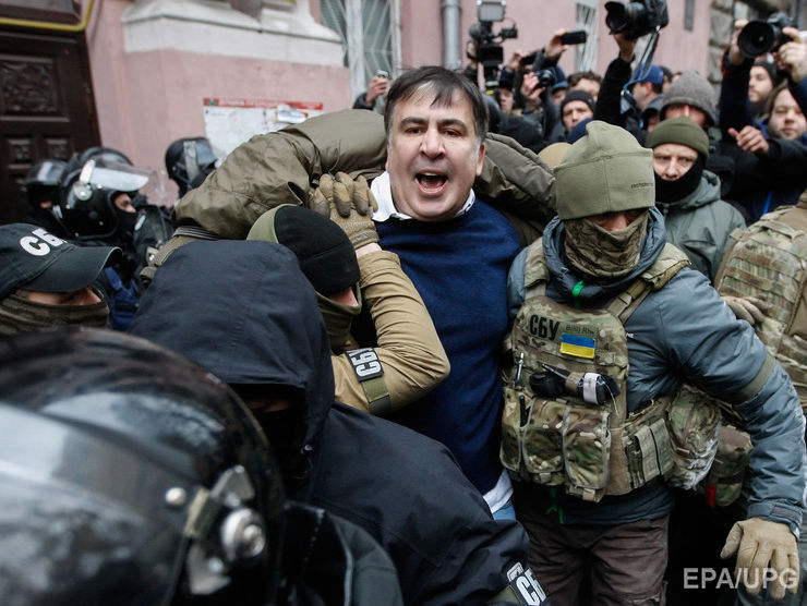 Саакашвили заявил, что не собирался прыгать с крыши и залез туда, чтобы позвонить
