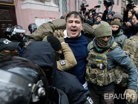 Саакашвили заявил, что не собирался прыгать с крыши и залез туда, чтобы позвонить