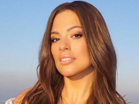 Модель plus size Грэм стала лицом косметического бренда Revlon