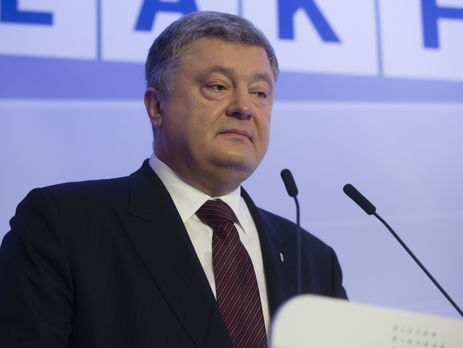 Порошенко в Давосе посоветовал снять вышиванку журналистке, спросившей его о 