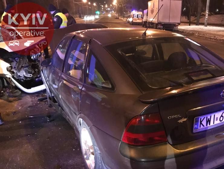 У Києві нетверезий водій Volkswagen зіткнувся з таксі, у якому була дитина