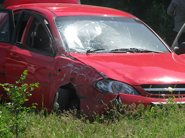 В Луганске террористы расстреляли автомобиль — водитель погиб, пассажир ранен