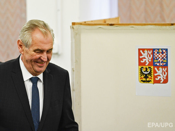 Во втором туре президентских выборов в Чехии с минимальным отрывом лидирует Земан