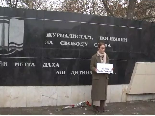 Собчак прибула до Грозного й зажадала звільнити правозахисника Тітієва