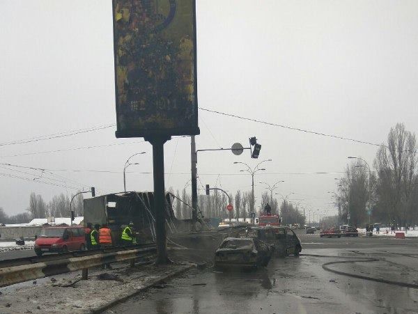У Києві внаслідок ДТП згоріло чотири авто