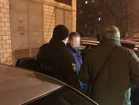 Двох львівських поліцейських затримали на хабарі