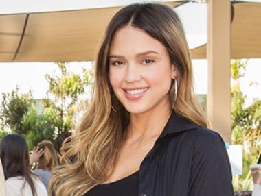 Джессика Альба поделилась снимком новорожденного сына