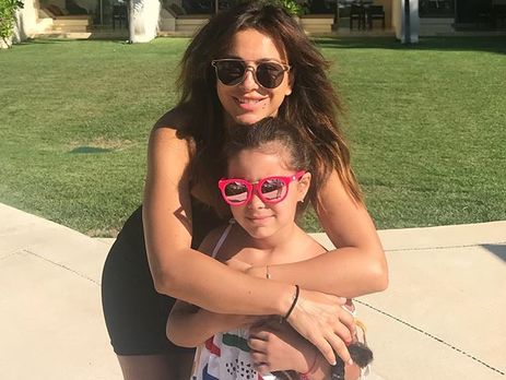 Ани Лорак с дочерью снялись для российского издания 