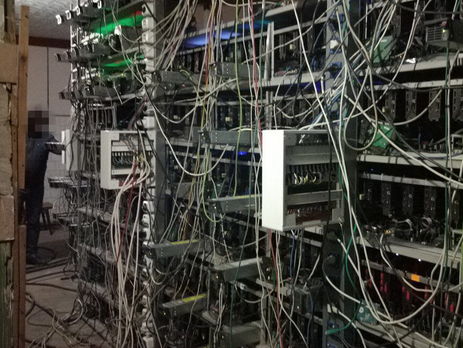 Припинено діяльність групи, яка майнила криптовалюту для бойовиків 