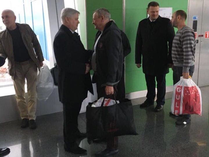 Із багаторічного полону в Лівії звільнено чотирьох українців – Порошенко