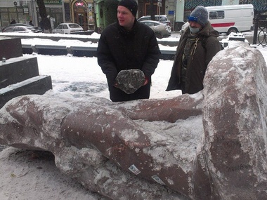 В Киеве снесенного Ленина могут заменить памятником Шевченко или крестом