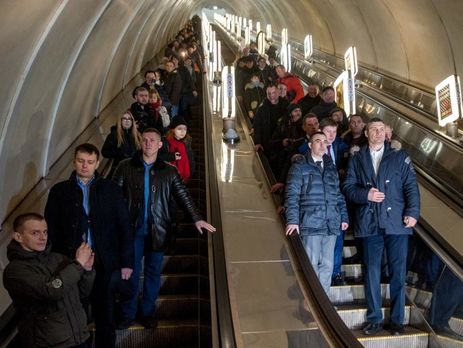 Депутаты Киевсовета договорились еженедельно делать селфи в общественном транспорте
