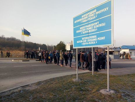 Протестувальники проти обмеження безмитного ввезення товарів заблокували два прикордонні пункти у Львівській області