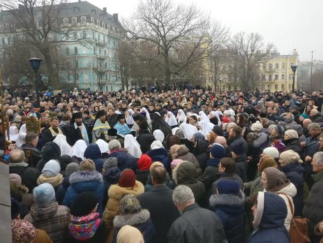 УПЦ МП проводит молебен против захвата храма Рождества Богородицы Десятинного монастыря