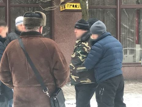 У Сумах СБУ викрила на хабарі чинного та двох колишніх правоохоронців