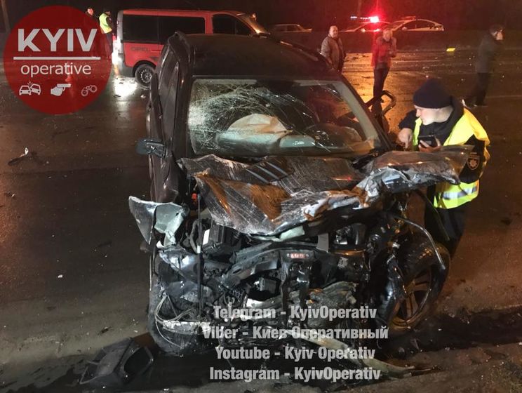 У Києві сталася ДТП за участю п'яти авто, двоє людей загинуло, трьох госпіталізовано
